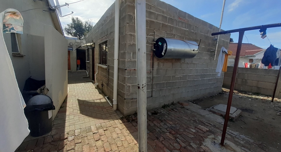 5 Bedroom Property for Sale in Lourierpark Free State